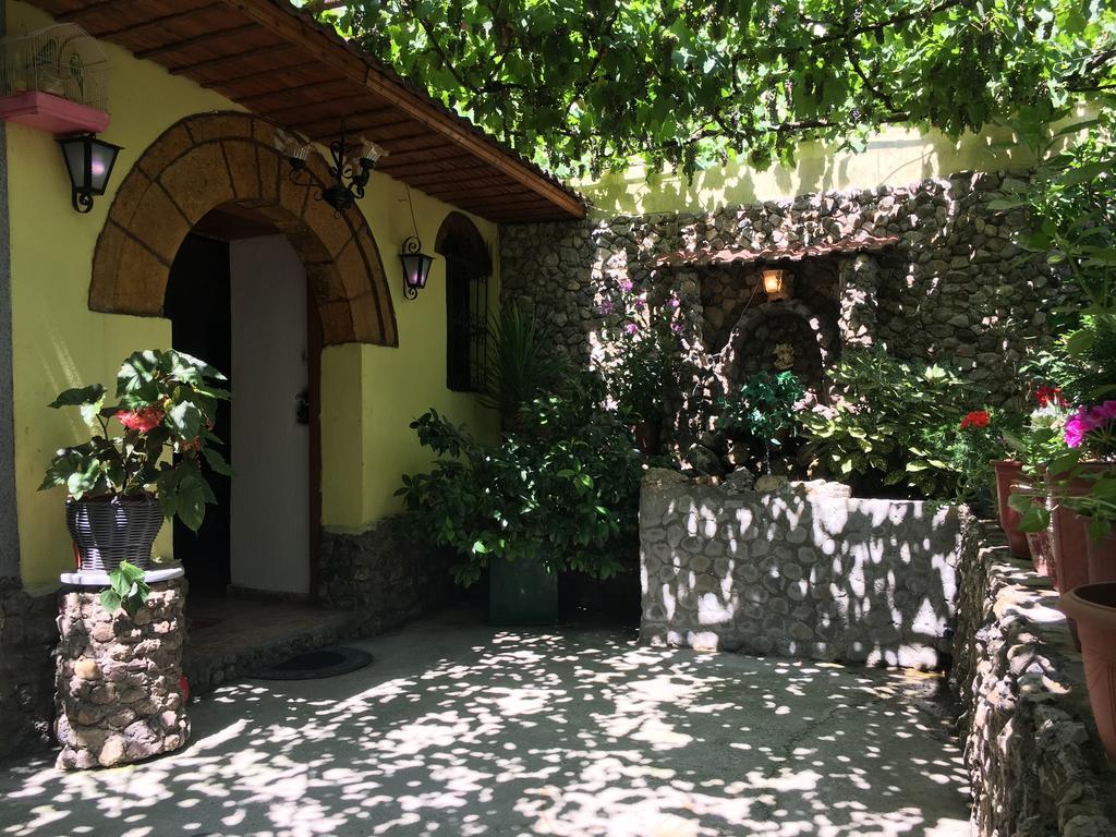 Karafil Guesthouse Gjirokastër Exterior foto